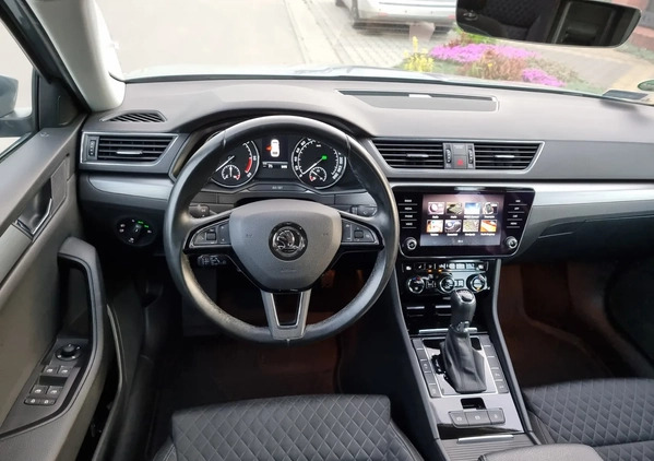 Skoda Superb cena 106899 przebieg: 72000, rok produkcji 2018 z Sosnowiec małe 742